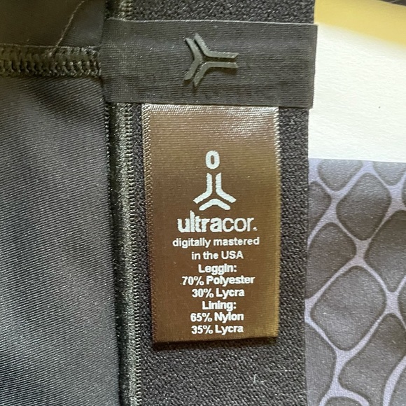 Ultracor Lux Croma Cobra Print Leggings NWT $230 - Picture 8 of 8